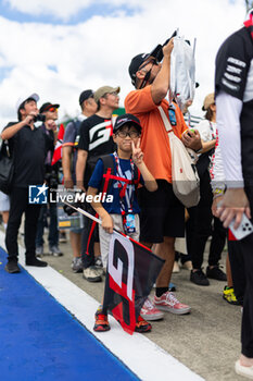 2024-09-14 - Fan portrait, autograph session, session autographe during the 2024 6 Hours of Fuji, 7th round of the 2024 FIA World Endurance Championship, from September 13 to 15, 2024 on the Fuji Speedway in Oyama, Shizuoka, Japan - FIA WEC - 6 HOURS OF FUJI 2024 - ENDURANCE - MOTORS