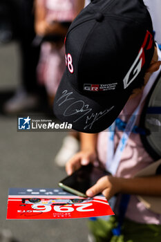 2024-09-14 - Fan portrait, autograph session, session autographe during the 2024 6 Hours of Fuji, 7th round of the 2024 FIA World Endurance Championship, from September 13 to 15, 2024 on the Fuji Speedway in Oyama, Shizuoka, Japan - FIA WEC - 6 HOURS OF FUJI 2024 - ENDURANCE - MOTORS