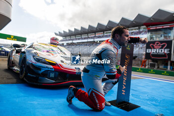 2024-09-14 - HERIAU François (fra), Vista AF Corse, Ferrari 296 GT3, portrait, hyperpole celebration during the 2024 6 Hours of Fuji, 7th round of the 2024 FIA World Endurance Championship, from September 13 to 15, 2024 on the Fuji Speedway in Oyama, Shizuoka, Japan - FIA WEC - 6 HOURS OF FUJI 2024 - ENDURANCE - MOTORS