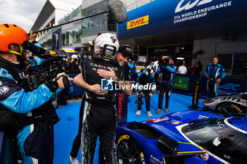 2024-09-14 - LYNN Alex (gbr), Cadillac Racing, Cadillac V-Series.R, portrait, BAMBER Earl (nzl), Cadillac Racing, Cadillac V-Series.R, portrait, hyperpole celebration during the 2024 6 Hours of Fuji, 7th round of the 2024 FIA World Endurance Championship, from September 13 to 15, 2024 on the Fuji Speedway in Oyama, Shizuoka, Japan - FIA WEC - 6 HOURS OF FUJI 2024 - ENDURANCE - MOTORS