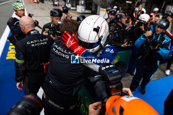 2024-09-14 - LYNN Alex (gbr), Cadillac Racing, Cadillac V-Series.R, portrait, hyperpole celebration during the 2024 6 Hours of Fuji, 7th round of the 2024 FIA World Endurance Championship, from September 13 to 15, 2024 on the Fuji Speedway in Oyama, Shizuoka, Japan - FIA WEC - 6 HOURS OF FUJI 2024 - ENDURANCE - MOTORS