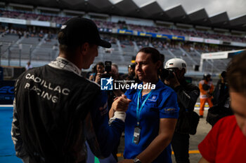 2024-09-14 - LYNN Alex (gbr), Cadillac Racing, Cadillac V-Series.R, portrait, hyperpole celebration, WONTROP Klauser Laura, Director of Cadillac Race program, portrait during the 2024 6 Hours of Fuji, 7th round of the 2024 FIA World Endurance Championship, from September 13 to 15, 2024 on the Fuji Speedway in Oyama, Shizuoka, Japan - FIA WEC - 6 HOURS OF FUJI 2024 - ENDURANCE - MOTORS