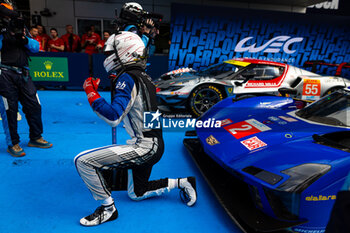 2024-09-14 - LYNN Alex (gbr), Cadillac Racing, Cadillac V-Series.R, portrait, hyperpole celebration during the 2024 6 Hours of Fuji, 7th round of the 2024 FIA World Endurance Championship, from September 13 to 15, 2024 on the Fuji Speedway in Oyama, Shizuoka, Japan - FIA WEC - 6 HOURS OF FUJI 2024 - ENDURANCE - MOTORS