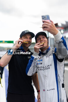 2024-09-14 - LYNN Alex (gbr), Cadillac Racing, Cadillac V-Series.R, portrait, BAMBER Earl (nzl), Cadillac Racing, Cadillac V-Series.R, portrait hyperpole celebration during the 2024 6 Hours of Fuji, 7th round of the 2024 FIA World Endurance Championship, from September 13 to 15, 2024 on the Fuji Speedway in Oyama, Shizuoka, Japan - FIA WEC - 6 HOURS OF FUJI 2024 - ENDURANCE - MOTORS