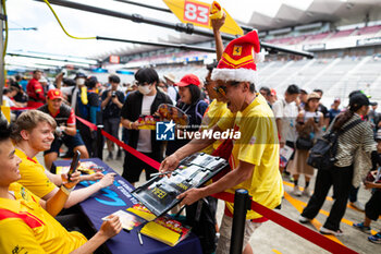 2024-09-14 - Fans portrait, autograph session, session autographe during the 2024 6 Hours of Fuji, 7th round of the 2024 FIA World Endurance Championship, from September 13 to 15, 2024 on the Fuji Speedway in Oyama, Shizuoka, Japan - FIA WEC - 6 HOURS OF FUJI 2024 - ENDURANCE - MOTORS