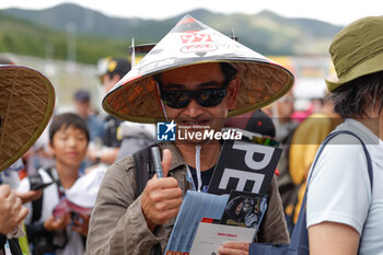 2024-09-14 - fans, supporters, public, spectators, autograph session, session autographe, during the 2024 6 Hours of Fuji, 7th round of the 2024 FIA World Endurance Championship, from September 13 to 15, 2024 on the Fuji Speedway in Oyama, Shizuoka, Japan - FIA WEC - 6 HOURS OF FUJI 2024 - ENDURANCE - MOTORS