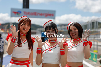 2024-09-14 - girl ambiance, during the 2024 6 Hours of Fuji, 7th round of the 2024 FIA World Endurance Championship, from September 13 to 15, 2024 on the Fuji Speedway in Oyama, Shizuoka, Japan - FIA WEC - 6 HOURS OF FUJI 2024 - ENDURANCE - MOTORS