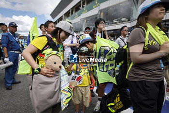 2024-09-14 - fans, supporters, public, spectators ROSSI Valentino (ita), Team WRT, BMW M4 GT3 during the 2024 6 Hours of Fuji, 7th round of the 2024 FIA World Endurance Championship, from September 13 to 15, 2024 on the Fuji Speedway in Oyama, Shizuoka, Japan - FIA WEC - 6 HOURS OF FUJI 2024 - ENDURANCE - MOTORS