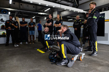 2024-09-14 - TF Sport mecaniciens, mechanics during the 2024 6 Hours of Fuji, 7th round of the 2024 FIA World Endurance Championship, from September 13 to 15, 2024 on the Fuji Speedway in Oyama, Shizuoka, Japan - FIA WEC - 6 HOURS OF FUJI 2024 - ENDURANCE - MOTORS