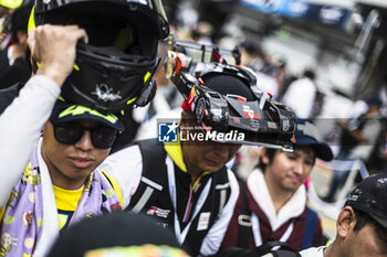 2024-09-14 - Autograph session, fans, supporters, public, spectators during the 2024 6 Hours of Fuji, 7th round of the 2024 FIA World Endurance Championship, from September 13 to 15, 2024 on the Fuji Speedway in Oyama, Shizuoka, Japan - FIA WEC - 6 HOURS OF FUJI 2024 - ENDURANCE - MOTORS