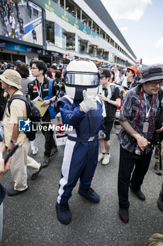 2024-09-14 - Autograph session, fans, supporters, public, spectators during the 2024 6 Hours of Fuji, 7th round of the 2024 FIA World Endurance Championship, from September 13 to 15, 2024 on the Fuji Speedway in Oyama, Shizuoka, Japan - FIA WEC - 6 HOURS OF FUJI 2024 - ENDURANCE - MOTORS