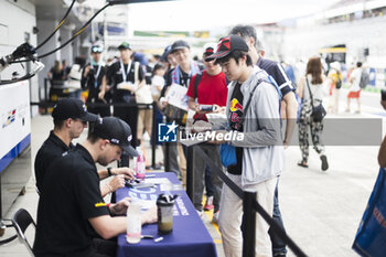 2024-09-14 - Autograph session, fans, supporters, public, spectators during the 2024 6 Hours of Fuji, 7th round of the 2024 FIA World Endurance Championship, from September 13 to 15, 2024 on the Fuji Speedway in Oyama, Shizuoka, Japan - FIA WEC - 6 HOURS OF FUJI 2024 - ENDURANCE - MOTORS