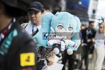 2024-09-14 - Autograph session, fans, supporters, public, spectators during the 2024 6 Hours of Fuji, 7th round of the 2024 FIA World Endurance Championship, from September 13 to 15, 2024 on the Fuji Speedway in Oyama, Shizuoka, Japan - FIA WEC - 6 HOURS OF FUJI 2024 - ENDURANCE - MOTORS