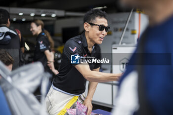 2024-09-14 - Autograph session, fans, supporters, public, spectators during the 2024 6 Hours of Fuji, 7th round of the 2024 FIA World Endurance Championship, from September 13 to 15, 2024 on the Fuji Speedway in Oyama, Shizuoka, Japan - FIA WEC - 6 HOURS OF FUJI 2024 - ENDURANCE - MOTORS