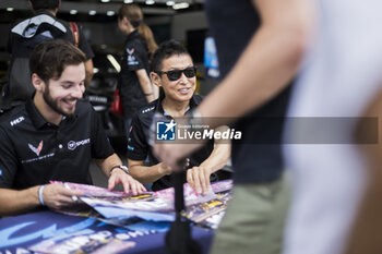 2024-09-14 - Autograph session, fans, supporters, public, spectators during the 2024 6 Hours of Fuji, 7th round of the 2024 FIA World Endurance Championship, from September 13 to 15, 2024 on the Fuji Speedway in Oyama, Shizuoka, Japan - FIA WEC - 6 HOURS OF FUJI 2024 - ENDURANCE - MOTORS