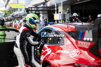 2024-09-14 - BMW M Team WRT pitstop, arrêt aux stands during the 2024 6 Hours of Fuji, 7th round of the 2024 FIA World Endurance Championship, from September 13 to 15, 2024 on the Fuji Speedway in Oyama, Shizuoka, Japan - FIA WEC - 6 HOURS OF FUJI 2024 - ENDURANCE - MOTORS