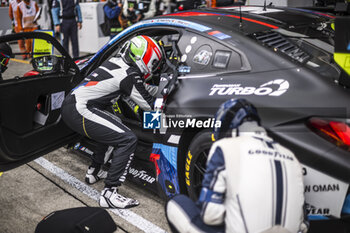 2024-09-14 - 46 MARTIN Maxime (bel), ROSSI Valentino (ita), AL HARTHY Ahmad (omn) Team WRT, BMW M4 GT3 #46, LM GT3, pitstop, arrêt aux stands during the 2024 6 Hours of Fuji, 7th round of the 2024 FIA World Endurance Championship, from September 13 to 15, 2024 on the Fuji Speedway in Oyama, Shizuoka, Japan - FIA WEC - 6 HOURS OF FUJI 2024 - ENDURANCE - MOTORS