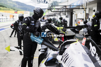 2024-09-14 - Peugeot TotalEnergies pitstop, arrêt aux stands during the 2024 6 Hours of Fuji, 7th round of the 2024 FIA World Endurance Championship, from September 13 to 15, 2024 on the Fuji Speedway in Oyama, Shizuoka, Japan - FIA WEC - 6 HOURS OF FUJI 2024 - ENDURANCE - MOTORS