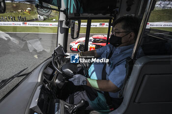 2024-09-14 - 06 ESTRE Kevin (fra), LOTTERER André (ger), VANTHOOR Laurens (bel), Porsche Penske Motorsport, Porsche 963 #06, Hypercar, action at Safari laps during the 2024 6 Hours of Fuji, 7th round of the 2024 FIA World Endurance Championship, from September 13 to 15, 2024 on the Fuji Speedway in Oyama, Shizuoka, Japan - FIA WEC - 6 HOURS OF FUJI 2024 - ENDURANCE - MOTORS