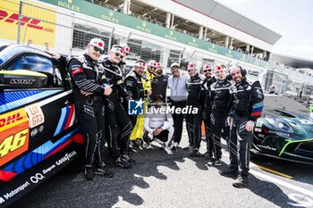 2024-09-15 - BMW M Team WRT mecaniciens, mechanics grille de depart, starting grid depart, start during the 2024 6 Hours of Fuji, 7th round of the 2024 FIA World Endurance Championship, from September 13 to 15, 2024 on the Fuji Speedway in Oyama, Shizuoka, Japan - FIA WEC - 6 HOURS OF FUJI 2024 - ENDURANCE - MOTORS