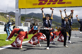 2024-09-15 - Ambiance on the grid during the 2024 6 Hours of Fuji, 7th round of the 2024 FIA World Endurance Championship, from September 13 to 15, 2024 on the Fuji Speedway in Oyama, Shizuoka, Japan - FIA WEC - 6 HOURS OF FUJI 2024 - ENDURANCE - MOTORS