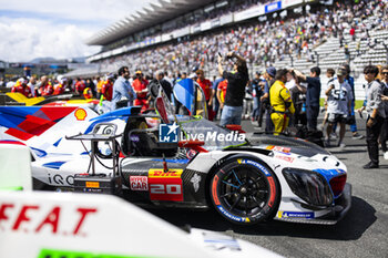 2024-09-15 - 20 VAN DER LINDE Sheldon (zaf), FRIJNS Robin (nld), RAST René (ger), BMW M Team WRT, BMW Hybrid V8 #20, Hypercar, Ambiance on the grid during the 2024 6 Hours of Fuji, 7th round of the 2024 FIA World Endurance Championship, from September 13 to 15, 2024 on the Fuji Speedway in Oyama, Shizuoka, Japan - FIA WEC - 6 HOURS OF FUJI 2024 - ENDURANCE - MOTORS