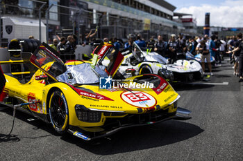 2024-09-15 - 83 KUBICA Robert (pol), SHWARTZMAN Robert (isr), YE Yifei (chn), AF Corse, Ferrari 499P #83, Hypercar, Ambiance on the grid during the 2024 6 Hours of Fuji, 7th round of the 2024 FIA World Endurance Championship, from September 13 to 15, 2024 on the Fuji Speedway in Oyama, Shizuoka, Japan - FIA WEC - 6 HOURS OF FUJI 2024 - ENDURANCE - MOTORS