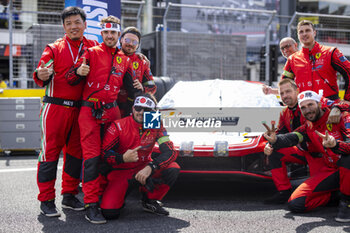 2024-09-15 - Ambiance on the grid during the 2024 6 Hours of Fuji, 7th round of the 2024 FIA World Endurance Championship, from September 13 to 15, 2024 on the Fuji Speedway in Oyama, Shizuoka, Japan - FIA WEC - 6 HOURS OF FUJI 2024 - ENDURANCE - MOTORS