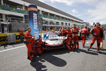 2024-09-15 - mecaniciens, mechanics during the 2024 6 Hours of Fuji, 7th round of the 2024 FIA World Endurance Championship, from September 13 to 15, 2024 on the Fuji Speedway in Oyama, Shizuoka, Japan - FIA WEC - 6 HOURS OF FUJI 2024 - ENDURANCE - MOTORS