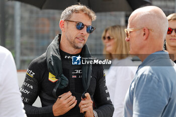 2024-09-15 - BUTTON Jenson (gbr), Hertz Team Jota, Porsche 963, portrait, grille de depart, starting grid, during the 2024 6 Hours of Fuji, 7th round of the 2024 FIA World Endurance Championship, from September 13 to 15, 2024 on the Fuji Speedway in Oyama, Shizuoka, Japan - FIA WEC - 6 HOURS OF FUJI 2024 - ENDURANCE - MOTORS