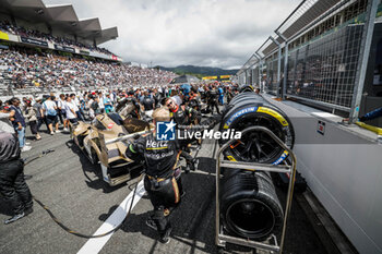 2024-09-15 - 38 RASMUSSEN Oliver (dnk), HANSON Philip (gbr), BUTTON Jenson (gbr), Hertz Team Jota, Porsche 963 #38, Hypercar, grille de depart, starting grid, during the 2024 6 Hours of Fuji, 7th round of the 2024 FIA World Endurance Championship, from September 13 to 15, 2024 on the Fuji Speedway in Oyama, Shizuoka, Japan - FIA WEC - 6 HOURS OF FUJI 2024 - ENDURANCE - MOTORS