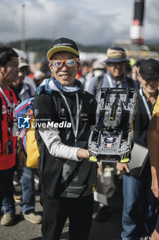 2024-09-15 - Autograph session, session autographe, fans, supporters, public, spectators during the 2024 6 Hours of Fuji, 7th round of the 2024 FIA World Endurance Championship, from September 13 to 15, 2024 on the Fuji Speedway in Oyama, Shizuoka, Japan - FIA WEC - 6 HOURS OF FUJI 2024 - ENDURANCE - MOTORS