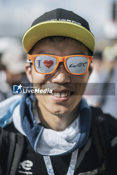 2024-09-15 - Autograph session, session autographe, fans, supporters, public, spectators during the 2024 6 Hours of Fuji, 7th round of the 2024 FIA World Endurance Championship, from September 13 to 15, 2024 on the Fuji Speedway in Oyama, Shizuoka, Japan - FIA WEC - 6 HOURS OF FUJI 2024 - ENDURANCE - MOTORS