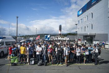 2024-09-15 - Autograph session, session autographe, fans, supporters, public, spectators during the 2024 6 Hours of Fuji, 7th round of the 2024 FIA World Endurance Championship, from September 13 to 15, 2024 on the Fuji Speedway in Oyama, Shizuoka, Japan - FIA WEC - 6 HOURS OF FUJI 2024 - ENDURANCE - MOTORS