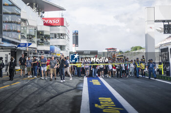 2024-09-15 - Autograph session, session autographe, fans, supporters, public, spectators during the 2024 6 Hours of Fuji, 7th round of the 2024 FIA World Endurance Championship, from September 13 to 15, 2024 on the Fuji Speedway in Oyama, Shizuoka, Japan - FIA WEC - 6 HOURS OF FUJI 2024 - ENDURANCE - MOTORS