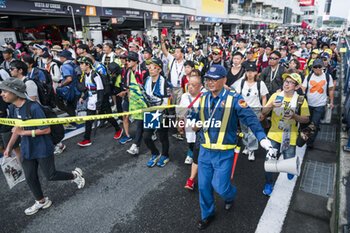 2024-09-15 - Autograph session, session autographe, fans, supporters, public, spectators during the 2024 6 Hours of Fuji, 7th round of the 2024 FIA World Endurance Championship, from September 13 to 15, 2024 on the Fuji Speedway in Oyama, Shizuoka, Japan - FIA WEC - 6 HOURS OF FUJI 2024 - ENDURANCE - MOTORS