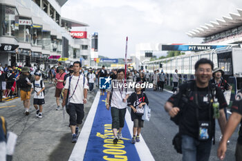 2024-09-15 - Autograph session, session autographe, fans, supporters, public, spectators during the 2024 6 Hours of Fuji, 7th round of the 2024 FIA World Endurance Championship, from September 13 to 15, 2024 on the Fuji Speedway in Oyama, Shizuoka, Japan - FIA WEC - 6 HOURS OF FUJI 2024 - ENDURANCE - MOTORS