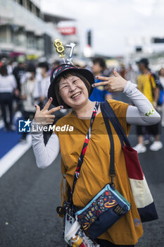 2024-09-15 - Autograph session, session autographe, fans, supporters, public, spectators during the 2024 6 Hours of Fuji, 7th round of the 2024 FIA World Endurance Championship, from September 13 to 15, 2024 on the Fuji Speedway in Oyama, Shizuoka, Japan - FIA WEC - 6 HOURS OF FUJI 2024 - ENDURANCE - MOTORS