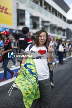 2024-09-15 - Autograph session, session autographe, fans, supporters, public, spectators during the 2024 6 Hours of Fuji, 7th round of the 2024 FIA World Endurance Championship, from September 13 to 15, 2024 on the Fuji Speedway in Oyama, Shizuoka, Japan - FIA WEC - 6 HOURS OF FUJI 2024 - ENDURANCE - MOTORS