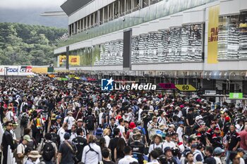 2024-09-15 - Autograph session, session autographe, fans, supporters, public, spectators during the 2024 6 Hours of Fuji, 7th round of the 2024 FIA World Endurance Championship, from September 13 to 15, 2024 on the Fuji Speedway in Oyama, Shizuoka, Japan - FIA WEC - 6 HOURS OF FUJI 2024 - ENDURANCE - MOTORS