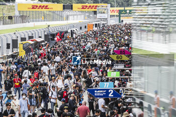 2024-09-15 - Autograph session, session autographe, fans, supporters, public, spectators during the 2024 6 Hours of Fuji, 7th round of the 2024 FIA World Endurance Championship, from September 13 to 15, 2024 on the Fuji Speedway in Oyama, Shizuoka, Japan - FIA WEC - 6 HOURS OF FUJI 2024 - ENDURANCE - MOTORS