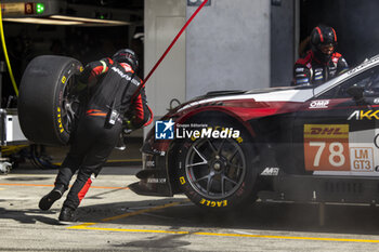 2024-09-15 - 78 VAN DER LINDE Kelvin (zaf), SCHMID Clemens (aut), ROBIN Arnold (fra), Akkodis ASP Team, Lexus RC F GT3 #78, LM GT3, ambiance during the 2024 6 Hours of Fuji, 7th round of the 2024 FIA World Endurance Championship, from September 13 to 15, 2024 on the Fuji Speedway in Oyama, Shizuoka, Japan - FIA WEC - 6 HOURS OF FUJI 2024 - ENDURANCE - MOTORS