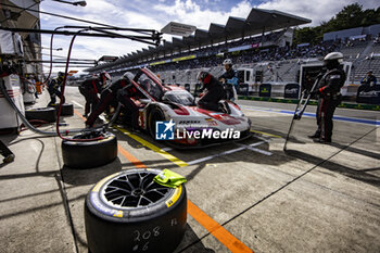 2024-09-15 - 06 ESTRE Kevin (fra), LOTTERER André (ger), VANTHOOR Laurens (bel), Porsche Penske Motorsport, Porsche 963 #06, Hypercar, pit stop during the 2024 6 Hours of Fuji, 7th round of the 2024 FIA World Endurance Championship, from September 13 to 15, 2024 on the Fuji Speedway in Oyama, Shizuoka, Japan - FIA WEC - 6 HOURS OF FUJI 2024 - ENDURANCE - MOTORS