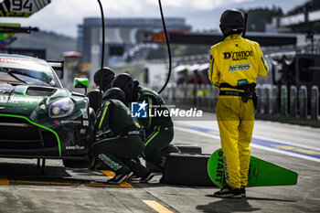 2024-09-15 - 777 SORENSEN Marco (dnk), MATEU Clément (fra), BASTARD Erwan (fra), D'Station Racing, Aston Martin Vantage GT3 #777, LM GT3, pit stop during the 2024 6 Hours of Fuji, 7th round of the 2024 FIA World Endurance Championship, from September 13 to 15, 2024 on the Fuji Speedway in Oyama, Shizuoka, Japan - FIA WEC - 6 HOURS OF FUJI 2024 - ENDURANCE - MOTORS