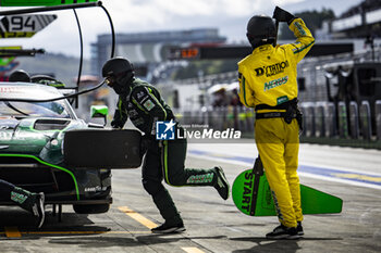 2024-09-15 - 777 SORENSEN Marco (dnk), MATEU Clément (fra), BASTARD Erwan (fra), D'Station Racing, Aston Martin Vantage GT3 #777, LM GT3, pit stop during the 2024 6 Hours of Fuji, 7th round of the 2024 FIA World Endurance Championship, from September 13 to 15, 2024 on the Fuji Speedway in Oyama, Shizuoka, Japan - FIA WEC - 6 HOURS OF FUJI 2024 - ENDURANCE - MOTORS