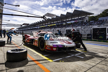 2024-09-15 - 06 ESTRE Kevin (fra), LOTTERER André (ger), VANTHOOR Laurens (bel), Porsche Penske Motorsport, Porsche 963 #06, Hypercar, pit stop during the 2024 6 Hours of Fuji, 7th round of the 2024 FIA World Endurance Championship, from September 13 to 15, 2024 on the Fuji Speedway in Oyama, Shizuoka, Japan - FIA WEC - 6 HOURS OF FUJI 2024 - ENDURANCE - MOTORS