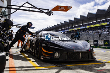 2024-09-15 - 95 SATO Marino (jpn), PINO Nico (chl), CAYGILL Josh (gbr), United Autosports, McLaren 720S GT3 Evo #95, LM GT3, pit stop95 SATO Marino (jpn), PINO Nico (chl), CAYGILL Josh (gbr), United Autosports, McLaren 720S GT3 Evo #95, LM GT3, pit stop during the 2024 6 Hours of Fuji, 7th round of the 2024 FIA World Endurance Championship, from September 13 to 15, 2024 on the Fuji Speedway in Oyama, Shizuoka, Japan - FIA WEC - 6 HOURS OF FUJI 2024 - ENDURANCE - MOTORS