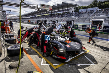 2024-09-15 - 08 BUEMI Sébastien (swi), HARTLEY Brendon (nzl), HIRAKAWA Ryo (jpn), Toyota Gazoo Racing, Toyota GR010 - Hybrid #08, Hypercar, pit stop during the 2024 6 Hours of Fuji, 7th round of the 2024 FIA World Endurance Championship, from September 13 to 15, 2024 on the Fuji Speedway in Oyama, Shizuoka, Japan - FIA WEC - 6 HOURS OF FUJI 2024 - ENDURANCE - MOTORS