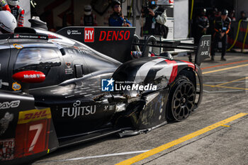 2024-09-15 - 07 CONWAY Mike (gbr), KOBAYASHI Kamui (jpn), DE VRIES Nyck (nld), Toyota Gazoo Racing, Toyota GR010 - Hybrid #07, Hypercar, action, pitlane,, bodywork damage during the 2024 6 Hours of Fuji, 7th round of the 2024 FIA World Endurance Championship, from September 13 to 15, 2024 on the Fuji Speedway in Oyama, Shizuoka, Japan - FIA WEC - 6 HOURS OF FUJI 2024 - ENDURANCE - MOTORS