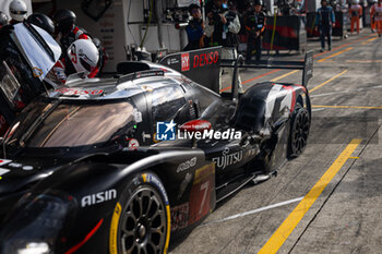 2024-09-15 - 07 CONWAY Mike (gbr), KOBAYASHI Kamui (jpn), DE VRIES Nyck (nld), Toyota Gazoo Racing, Toyota GR010 - Hybrid #07, Hypercar, action, pitlane,, bodywork damage during the 2024 6 Hours of Fuji, 7th round of the 2024 FIA World Endurance Championship, from September 13 to 15, 2024 on the Fuji Speedway in Oyama, Shizuoka, Japan - FIA WEC - 6 HOURS OF FUJI 2024 - ENDURANCE - MOTORS